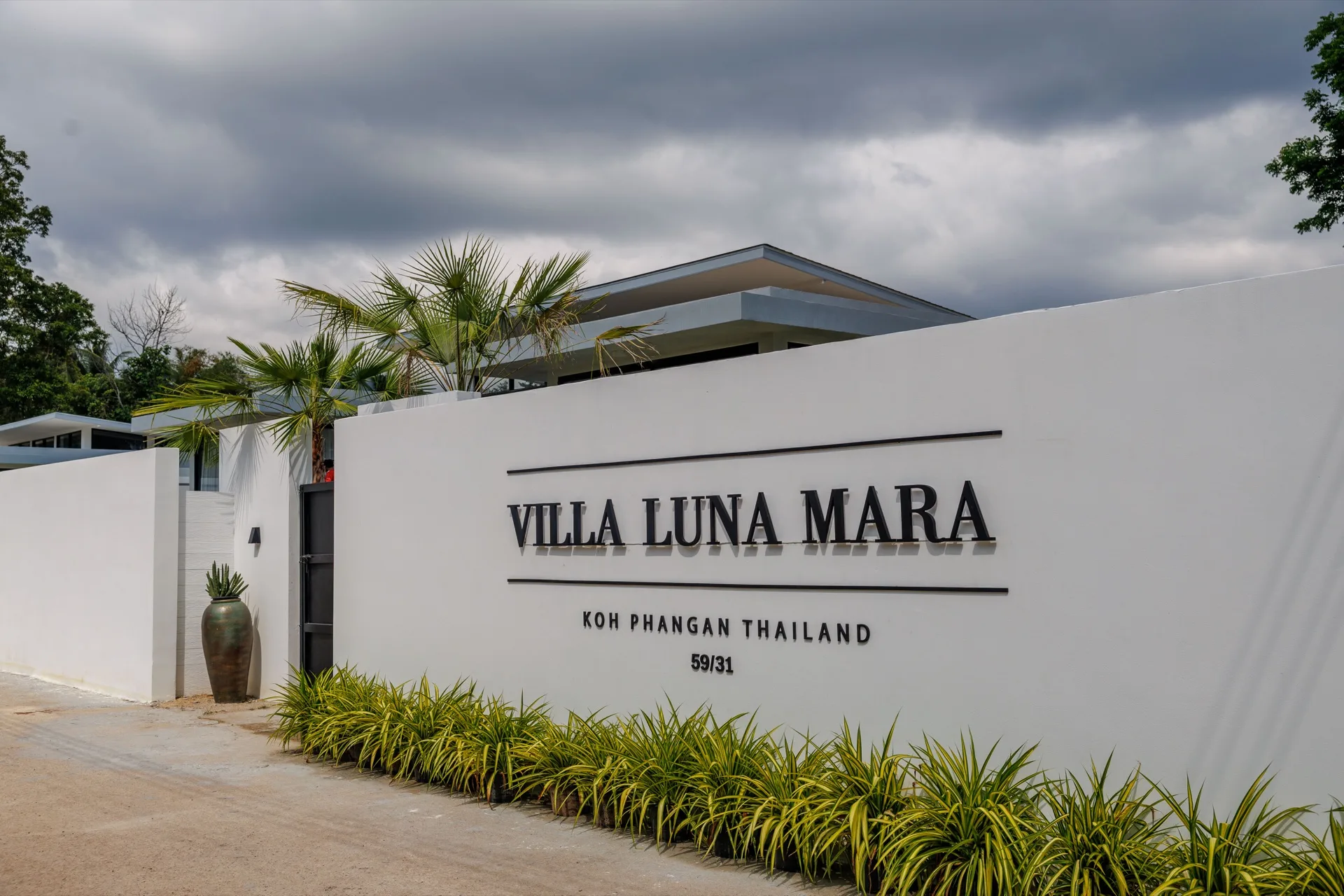 Villa Luna Mara entrance with name sign